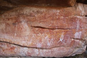 Peintures de serpent en points de cire sur ocre - Unbekannt Unbekannt